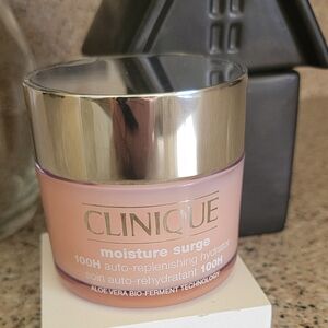 Clinique moisture surge moisturizer